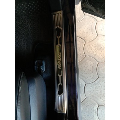 Накладки на пороги на пластик Toyota Rav4 2019+