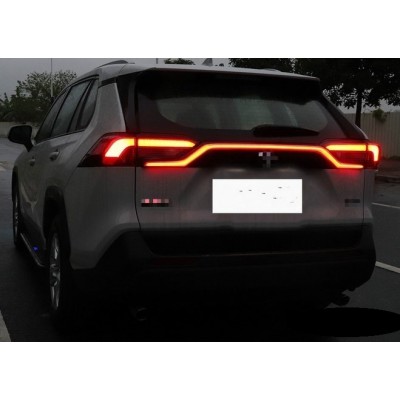 Led смуга між ліхтарями Toyota Rav4 2019+